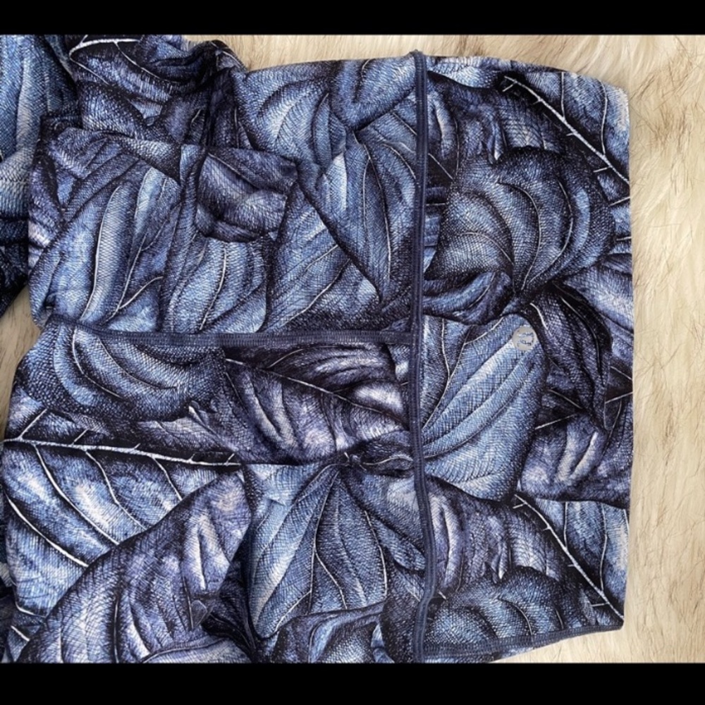 Leaf print lululemon leggings